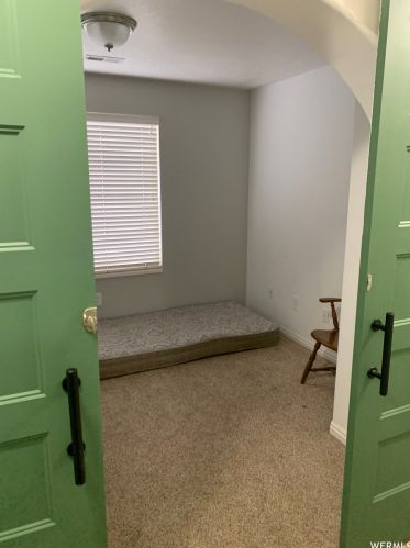 6343 Traveler Ln, Taylorsville UT 84081-3211 exterior