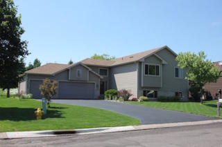 5575 Vinewood Ln, Minneapolis MN  55442-1737 exterior