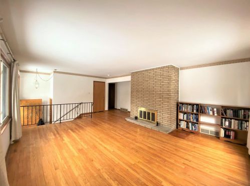 747 Newton St, Gary, IN 46403-2176