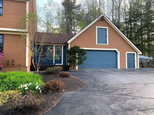 6 Gilbert Dr, Manchester, ME 04351-3040