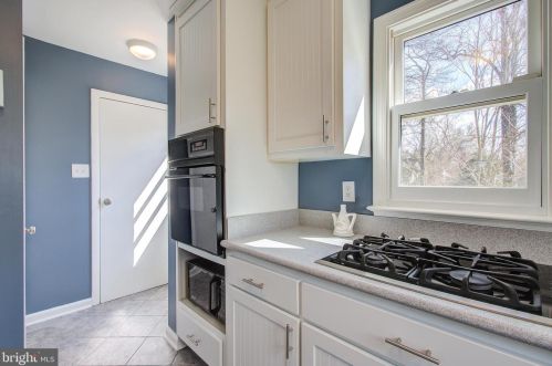 24 Pine Ave, Silver Spring MD 20912-4677 exterior