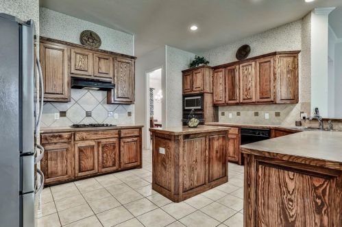 8020 Ocean Dr, Fort Worth TX  76123-1895 exterior