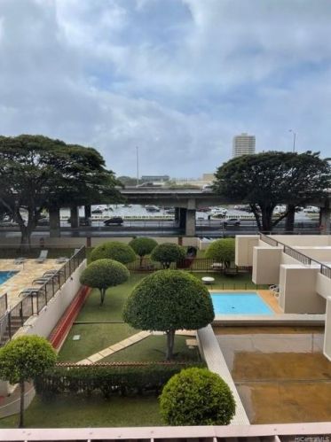 4300 Waialae Ave, Honolulu HI  96816-5735 exterior