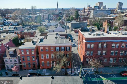 126 Walnut St, Lancaster PA  17602-5043 exterior