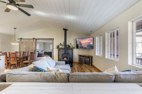 16043 Melbourne Ct, Truckee, CA 96161-1525
