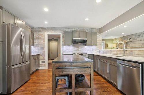 1615 Fama Dr, Atlanta GA  30329-3311 exterior
