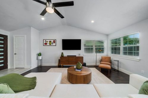 2116 Rockwood Dr, Carrollton TX 75007-5723 exterior