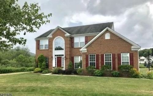 5 Primrose Ln, Sparta, NJ 07871-3495