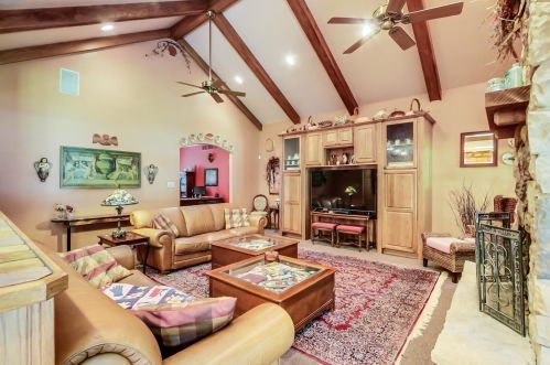 8901 Maple Ave, Willowbrook IL 60527-6469 exterior