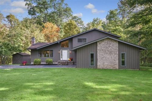19145 Elizabeth Ln, Aurora, OH 44202-8604