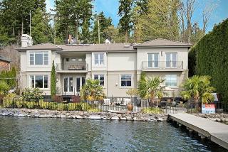 3163 Lake Sammamish Shore Ln, Redmond, WA 98075-9682