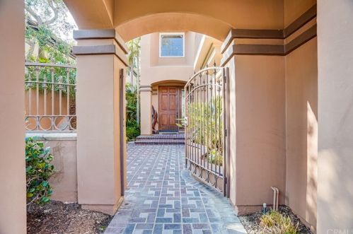 6362 Doral Dr, Huntington Beach, CA 92648-6115