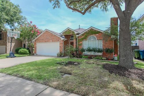 2120 Wentworth Dr, Lewisville TX  75028-7268 exterior