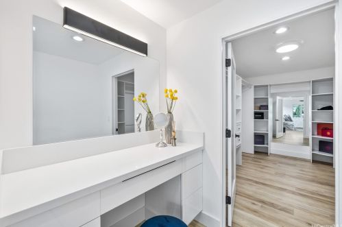 3033 Manoa Rd, Honolulu HI  96822-1503 exterior