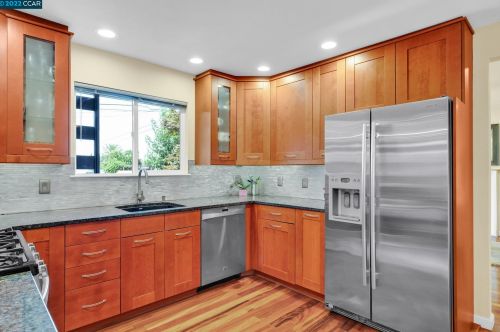 2378 Charlotte Ave, Concord CA  94518-2511 exterior