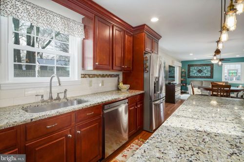 834 Edge Park Dr, Tavistock NJ 08033-1022 exterior