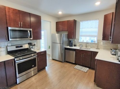 118 Sowers Dr, Hackettstown NJ  07840-7627 exterior