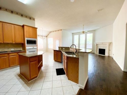 3536 Thorp Springs Dr, Plano TX  75025-6815 exterior