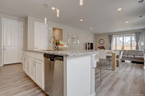 27904 9 Dr, Aurora CO 80018 exterior