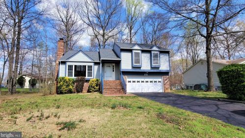 213 Bowen Dr, Fredericksburg, VA 22407-1414