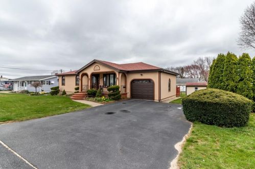 128 Arbor Ter, Tiverton, RI 02878-1401