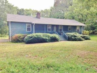 4 Suffolk Dr, Greenville, SC 29617-1034