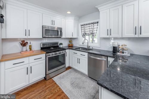 1205 Oakwood Rd, Haddonfield NJ 08033-3632 exterior