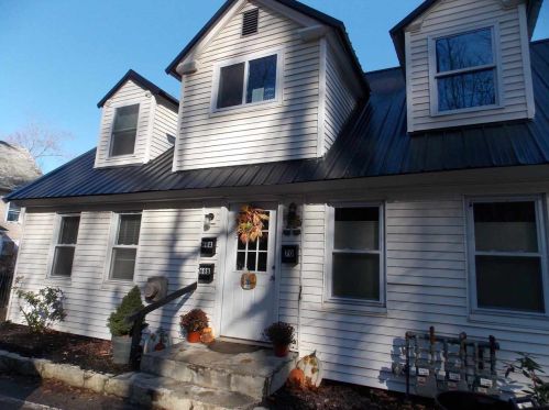 68 Elm St, Tilton, NH 03276-1517
