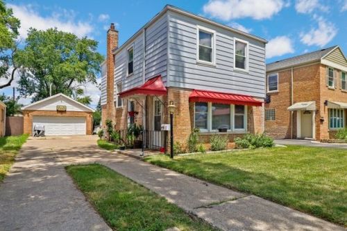 7912 46th St, Lyons, IL 60534-1825