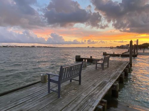 3663 Nasa Pkwy, Taylor Lake Village TX  77586-6321 exterior