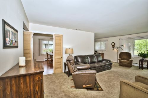 1411 Barberry Ln, Mount Prospect, IL 60056-1561