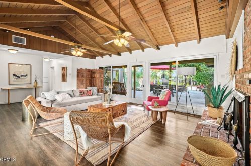 2512 Rockdell St, Glendale CA 91214-2221 exterior