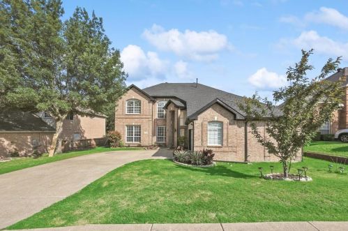 2002 Creekway Dr, Garland, TX 75043-7568