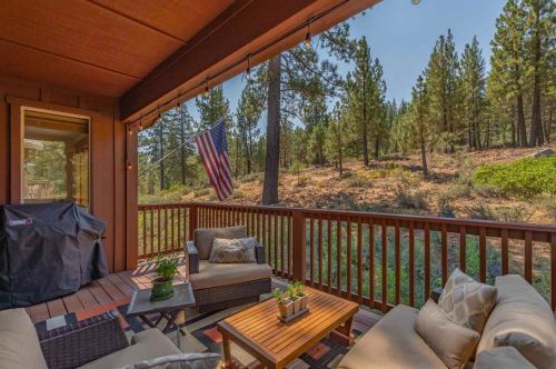 11491 Dolomite Way, Truckee CA  96161-2394 exterior