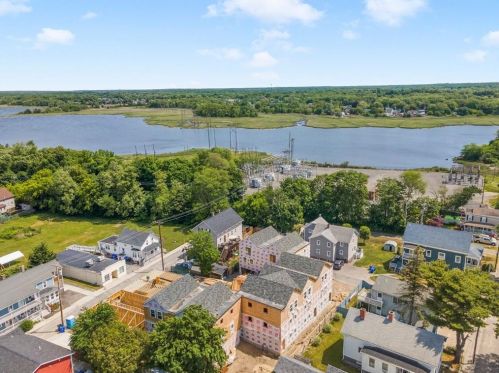15 Nobert St, Warren, RI 02885-2511