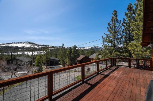 12628 Pinnacle Loop, Truckee CA  96161-6926 exterior
