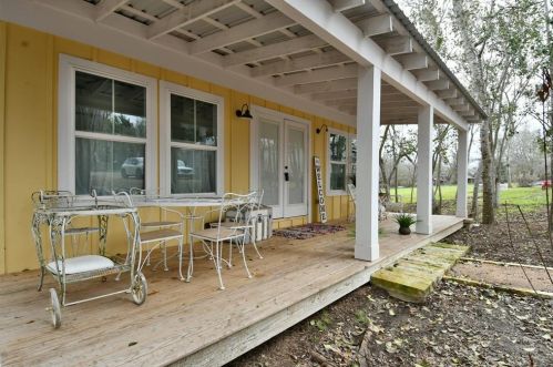 4873 Main St, Chappell Hill, TX 77426-6293