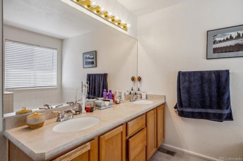 5753 Rome St, Aurora CO 80015-4590 exterior