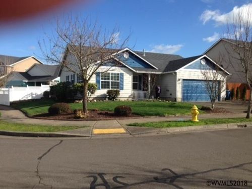 1209 Dahlia St, Woodburn OR  97071-5697 exterior