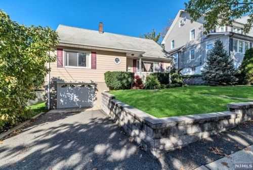 21 Walnut Ave, Bogota, NJ 07603-1601