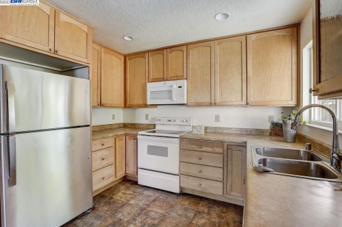 429 Willow Ct, Livermore, CA 94550-3656