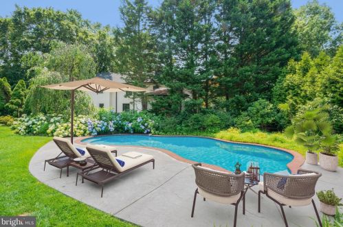 501 Warwick Rd, Tavistock NJ 08033-3831 exterior