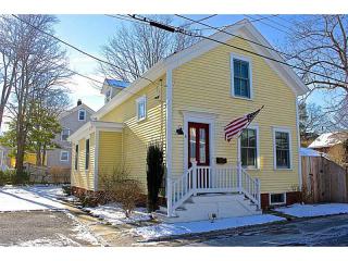 6 Maitland Ct, Middletown, RI 02840-1512
