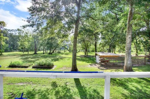 411 County Road 28, Angleton TX 77515-9420 exterior