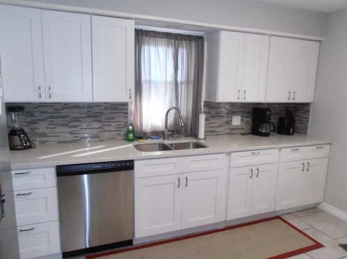 8304 Gordon Dr, Hammond, IN 46322-1105