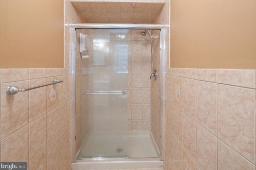 1 Teak Ln, Princeton NJ 08540-4724 exterior