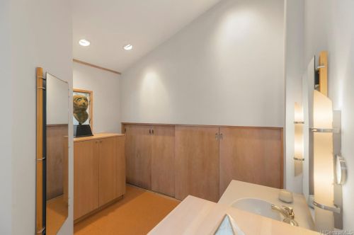 2659 Tantalus Dr, Honolulu HI  96813-1202 exterior