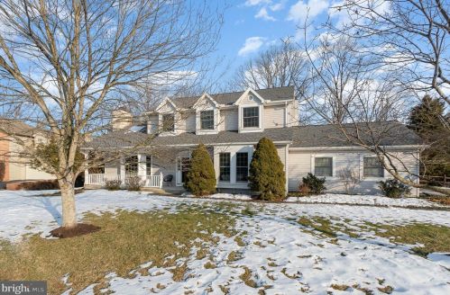 317 Yorkshire Dr, Harrisburg, PA 17111-6936