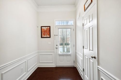 5568 High Point Rd, Atlanta GA  30342-5039 exterior