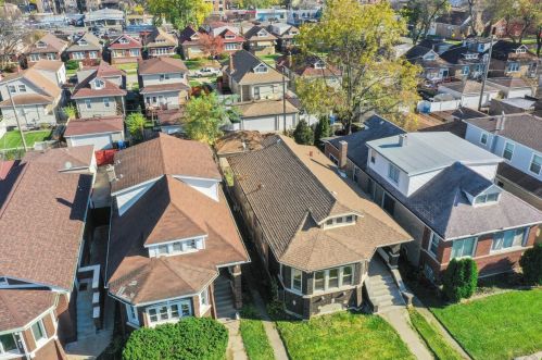 9137 Paulina St, Chicago, IL 60620-5556